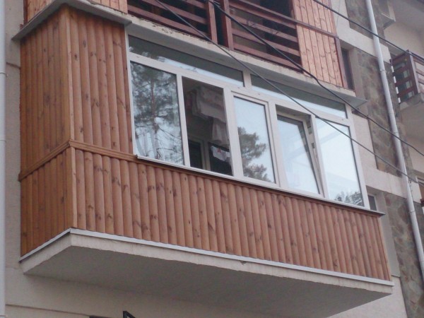Окна, лоджии, балконы под ключ. Вынос, обшивка, утепление Киев
